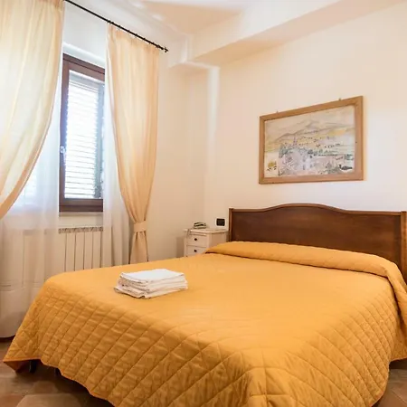 ベッド・アンド・ブレックファスト Al Pian D'assisi 3*